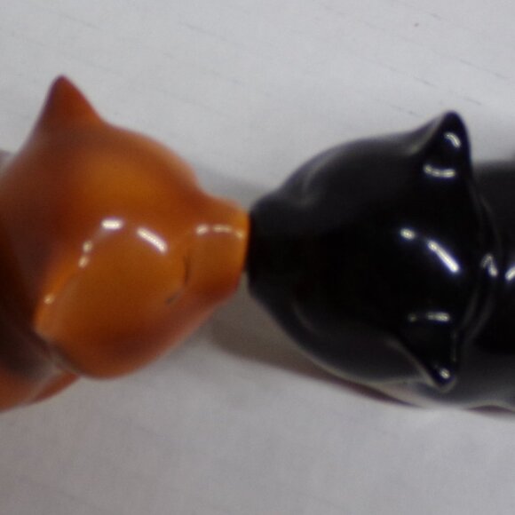 Cat Salt and Pepper Shakers Black Orange Ceramic Magnetic Noses - Picture 7 of 9